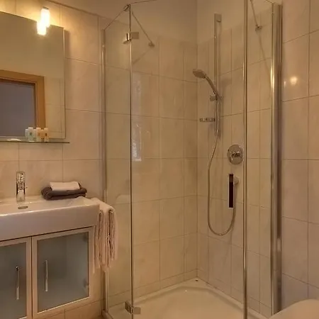 滑雪和高尔夫​​所卡普伦出租小屋公寓 木屋 滨湖采尔
